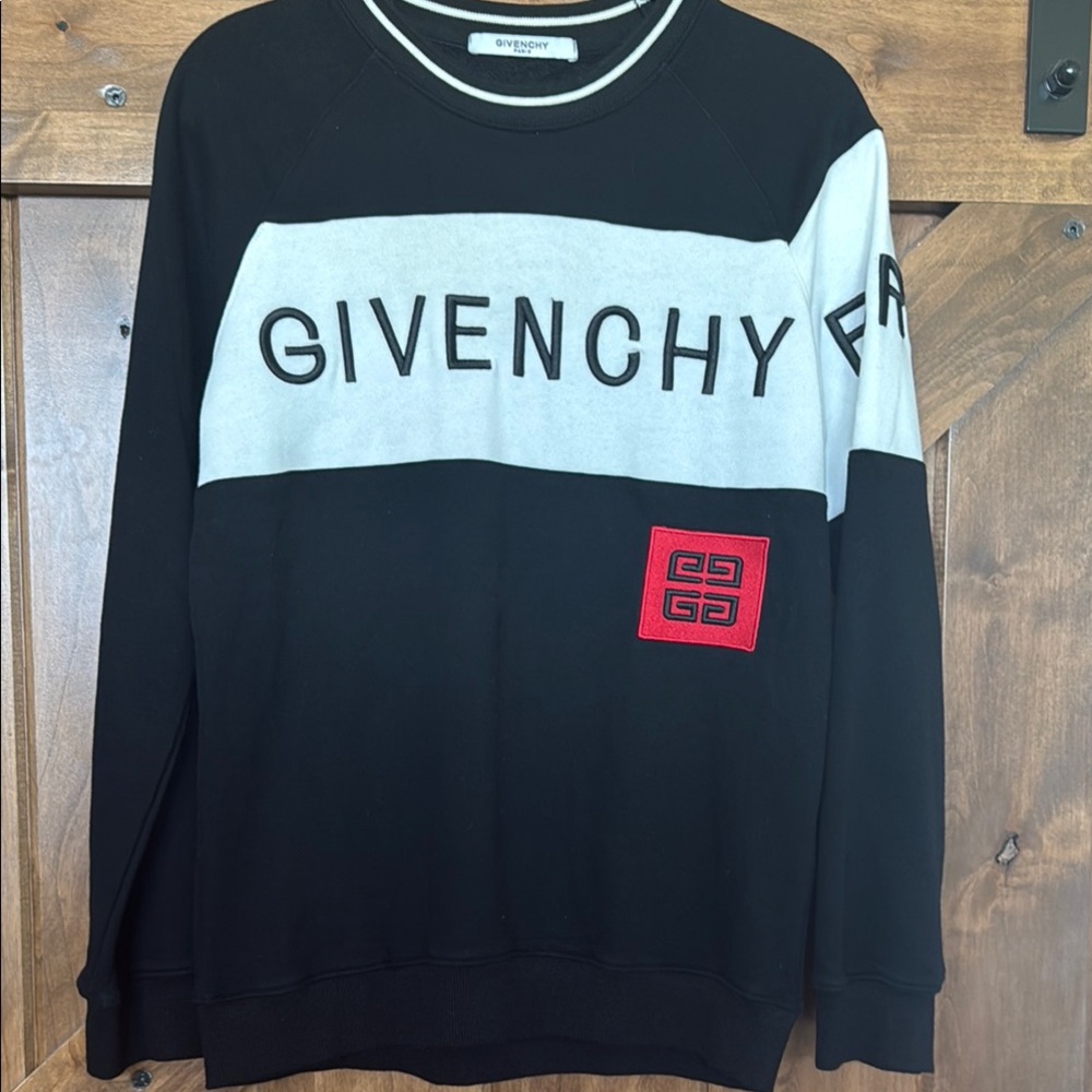 Givenchy Crewneck Sweater Black and White Bold Design Size M NWOT